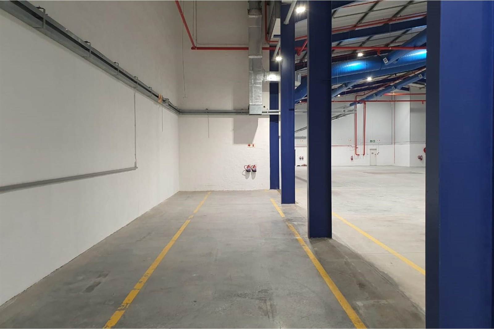2500  m² Commercial space in Fairview photo number 11