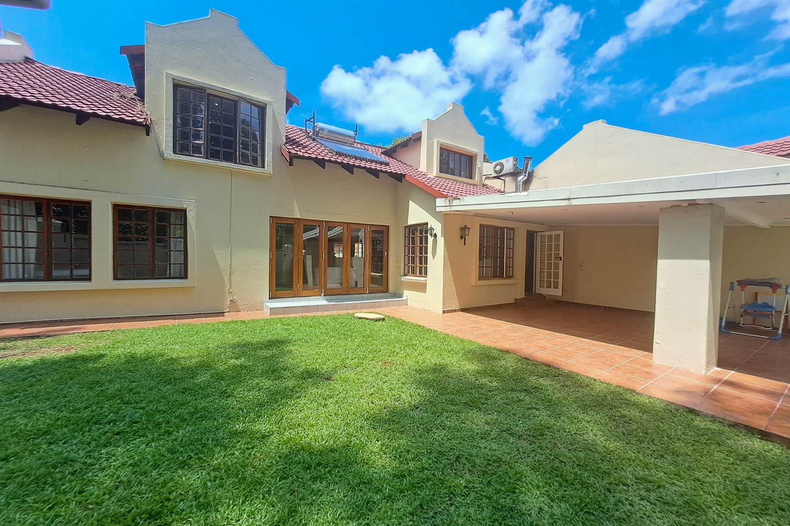 4 Bed Townhouse in Bryanston East photo number 1