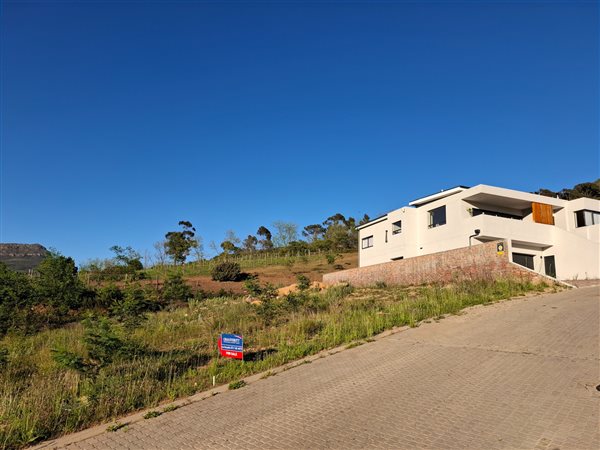 512 m² Land