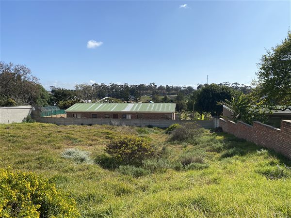 892 m² Land