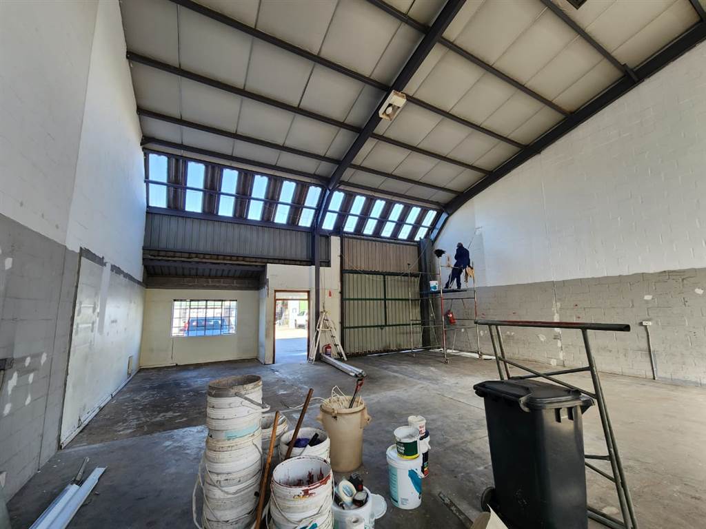 220  m² Industrial space in Montague Gardens photo number 2