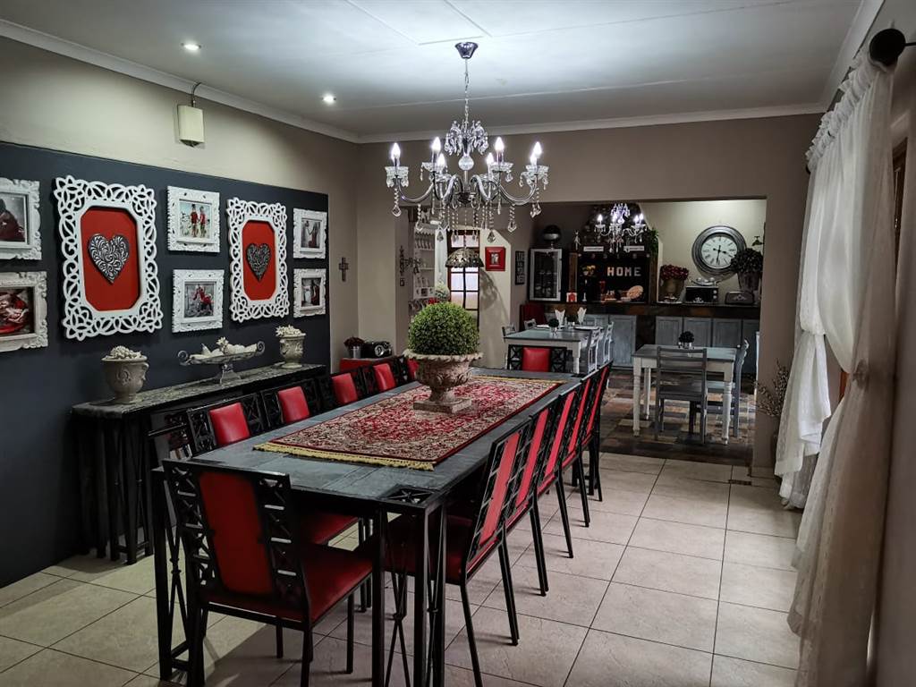 10 Bed House in Secunda photo number 8
