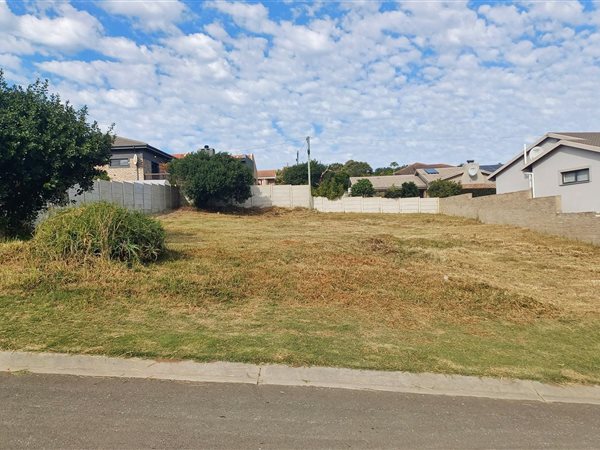 608 m² Land available in Fraaiuitsig