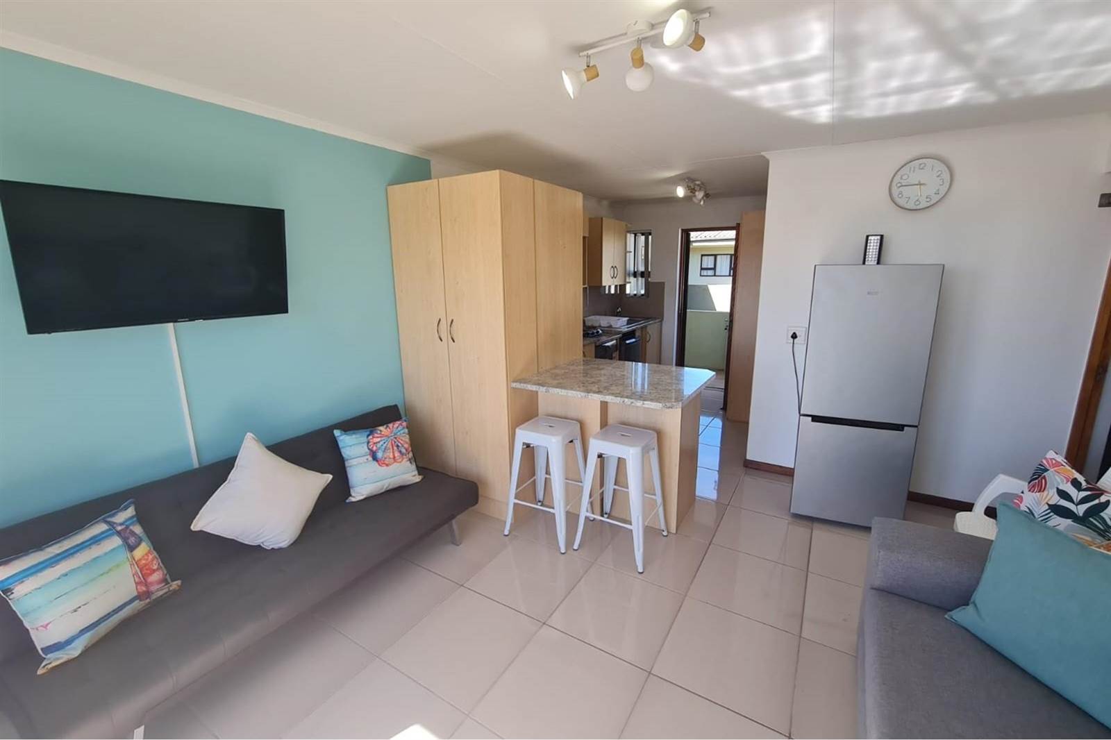 1 Bed Apartment in Jeffreys Bay photo number 6