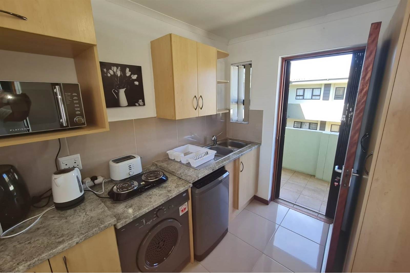 1 Bed Apartment in Jeffreys Bay photo number 12