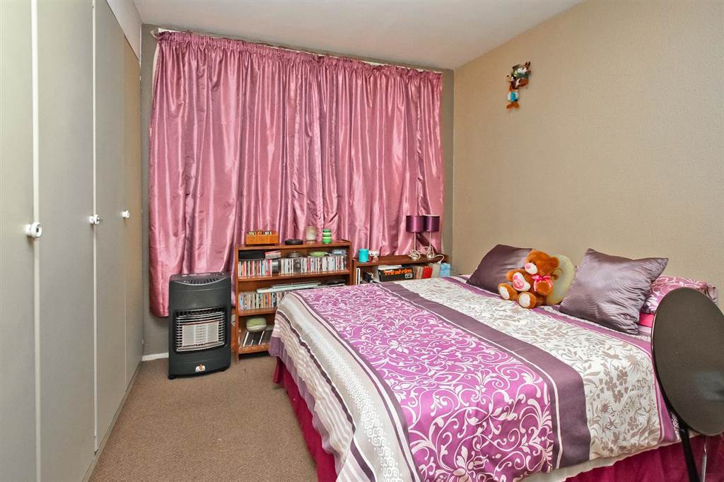 2 Bed Apartment in Primrose Hill photo number 15