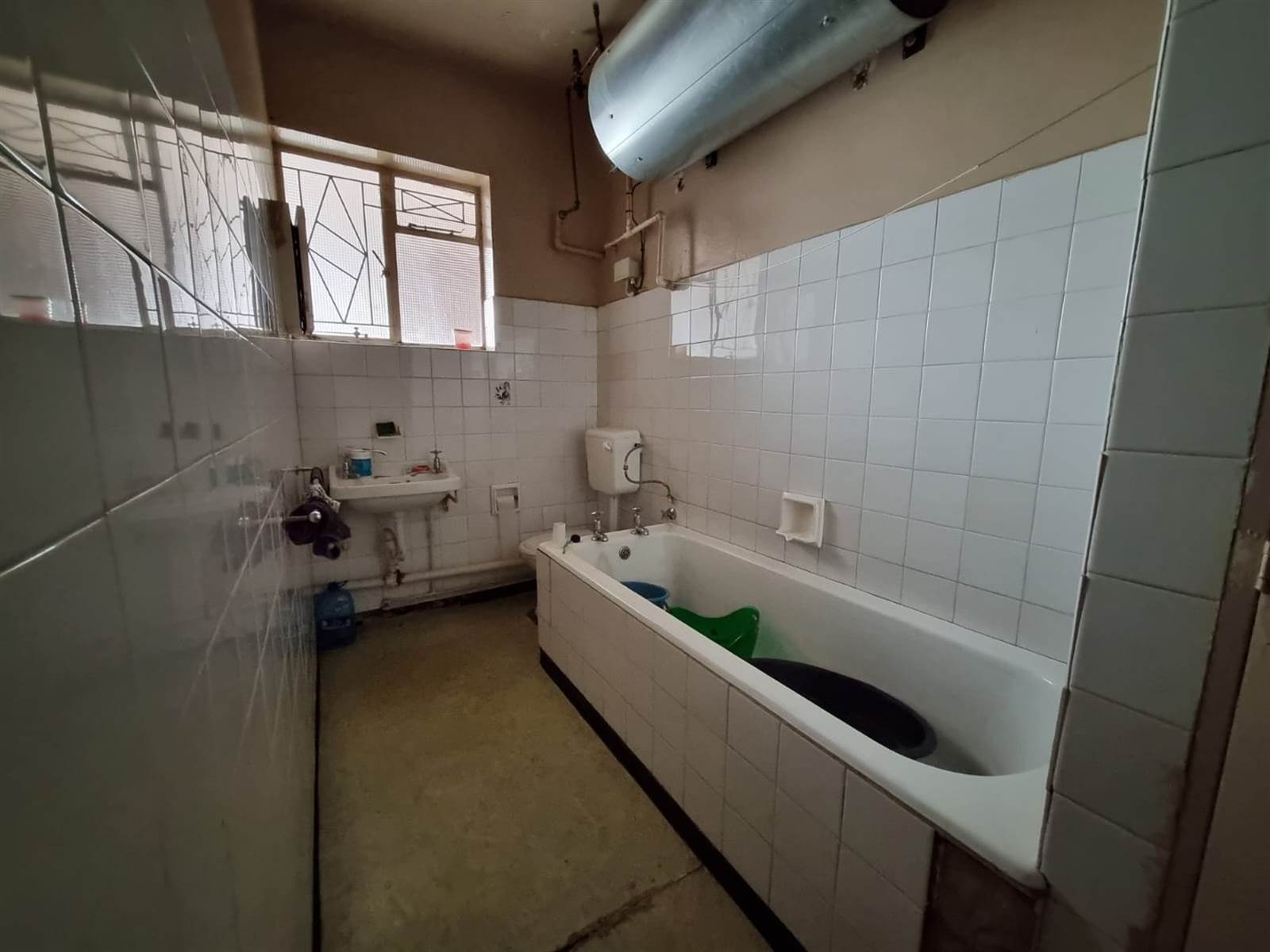 2 Bed Apartment in Bloemfontein photo number 10