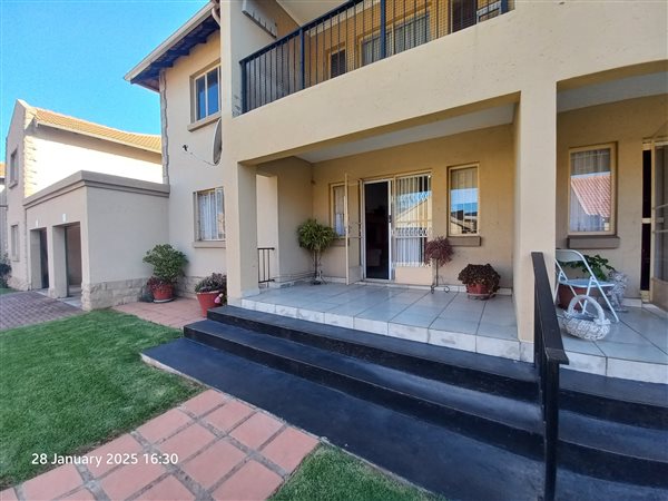 2 Bedroom Townhouse 2 Bedroom Townhouse