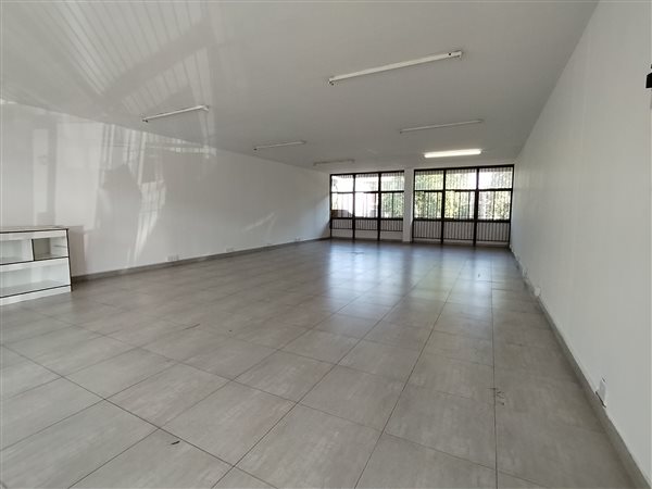 100  m² Commercial space