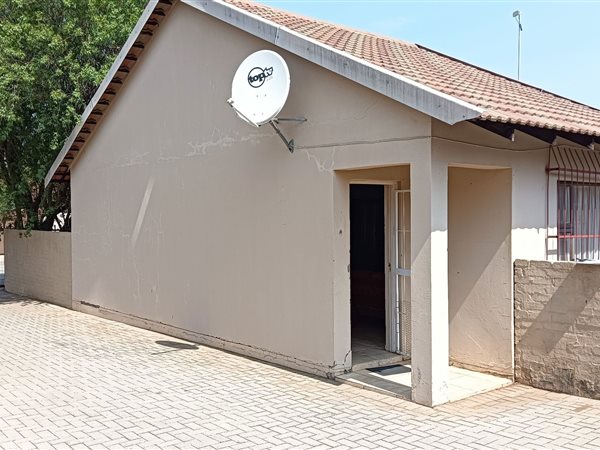 2 Bedroom Townhouse 2 Bedroom Townhouse