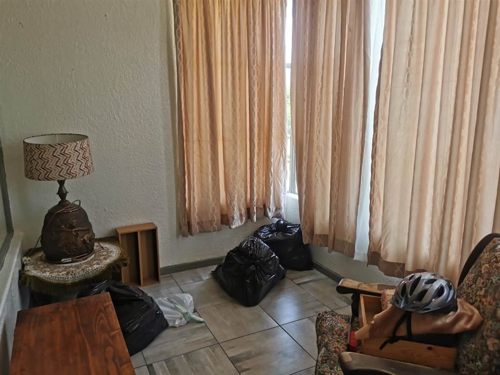1.5 Bed Apartment in Brakpan Central photo number 3