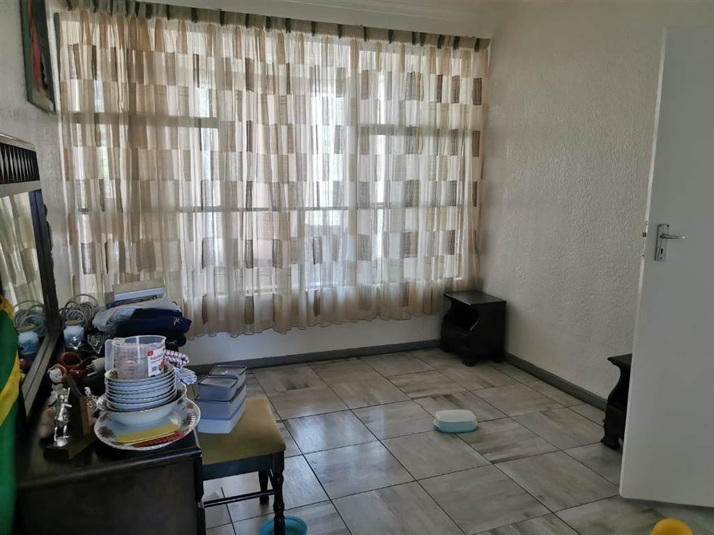 1.5 Bed Apartment in Brakpan Central photo number 9