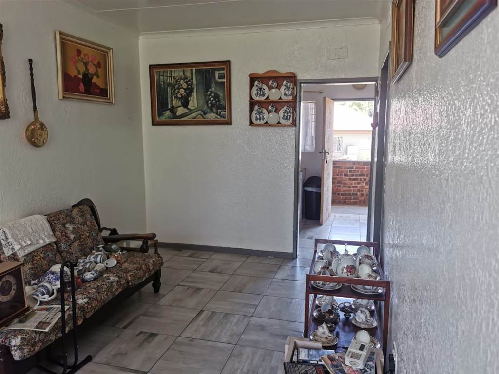 1.5 Bed Apartment in Brakpan Central photo number 2