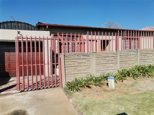 4 Bed House in South Hills