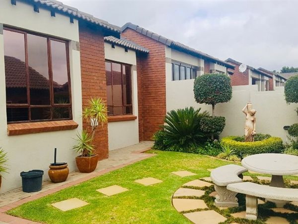 3 Bedroom Townhouse 3 Bedroom Townhouse