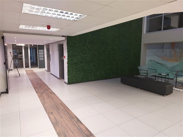 364  m² Commercial space