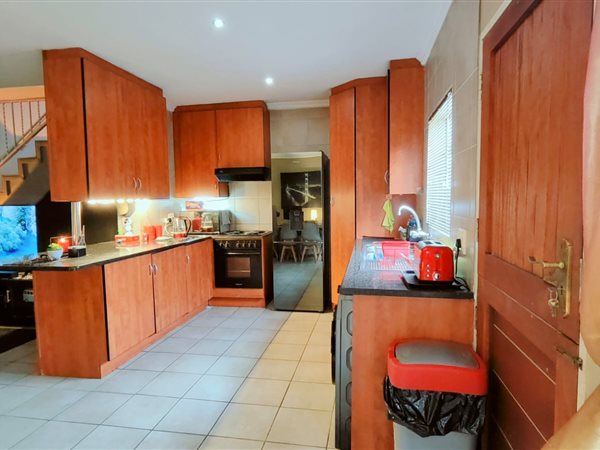 2 Bedroom Townhouse 2 Bedroom Townhouse