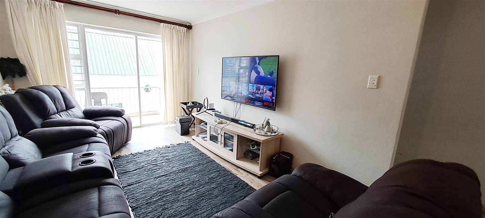 2 Bed Apartment in Walmer photo number 5