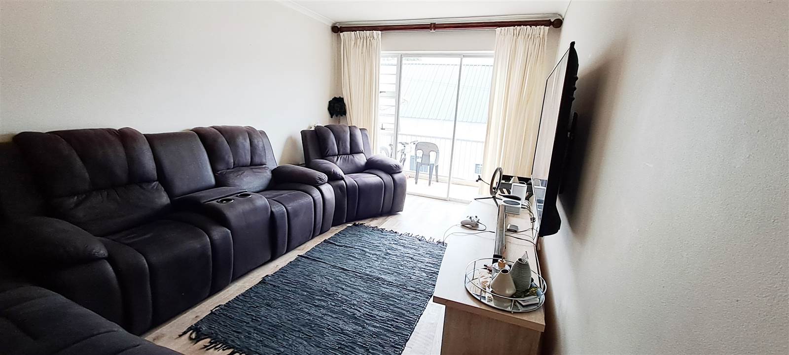 2 Bed Apartment in Walmer photo number 4