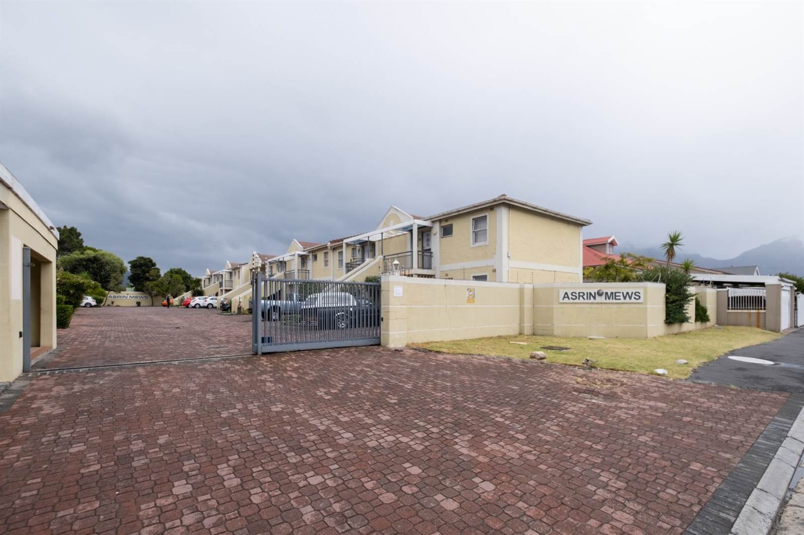 2 Bed Apartment in Wynberg photo number 19