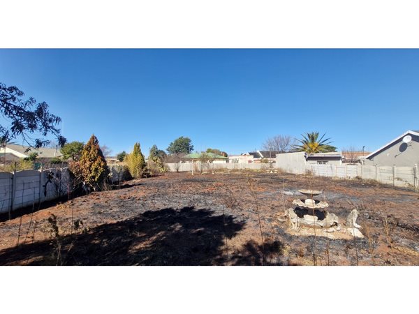 952 m² Land