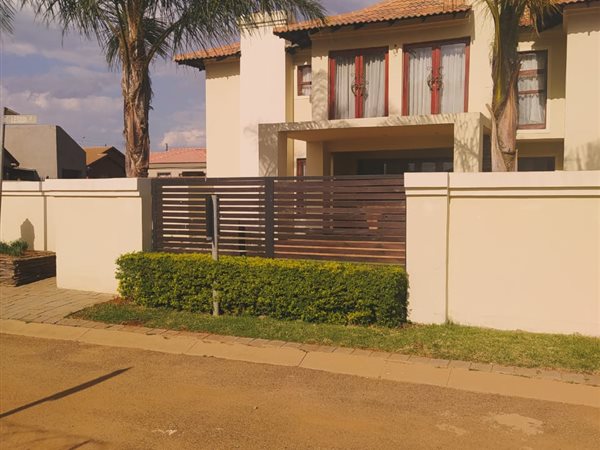 5 Bed House in Mahube Valley