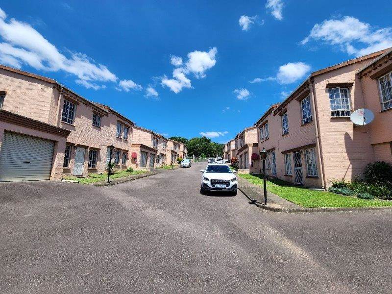 3 Bed Townhouse in Pinetown Central photo number 20