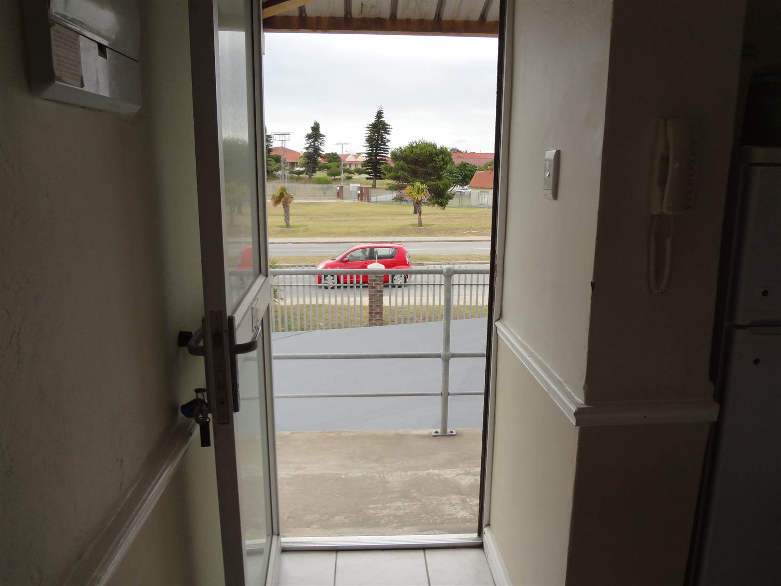 1 Bed Apartment in Humewood photo number 8