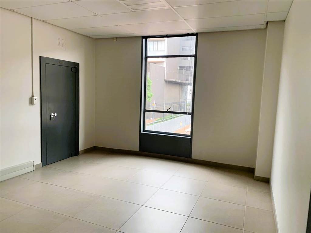 216  m² Office Space in Rosebank photo number 18
