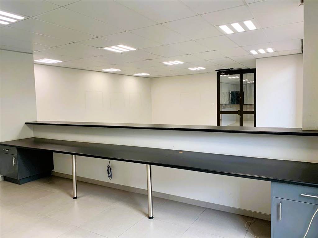 216  m² Office Space in Rosebank photo number 13