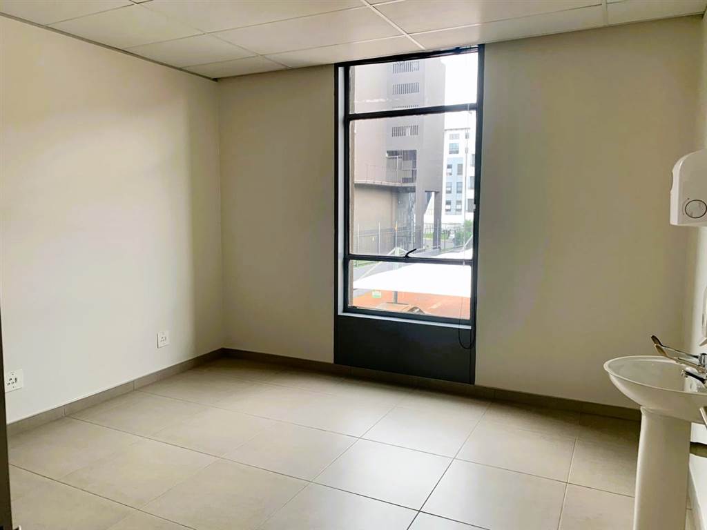 216  m² Office Space in Rosebank photo number 15