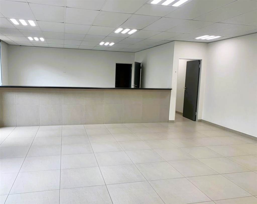 216  m² Office Space in Rosebank photo number 19