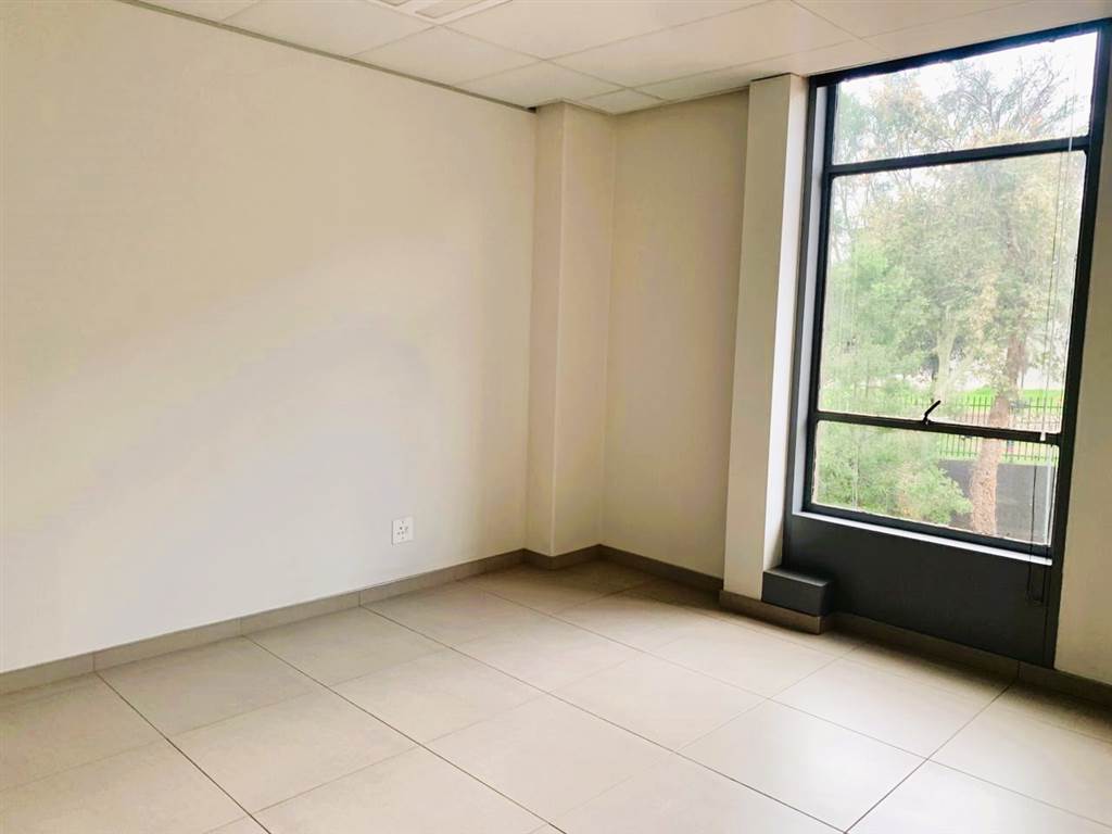 216  m² Office Space in Rosebank photo number 29