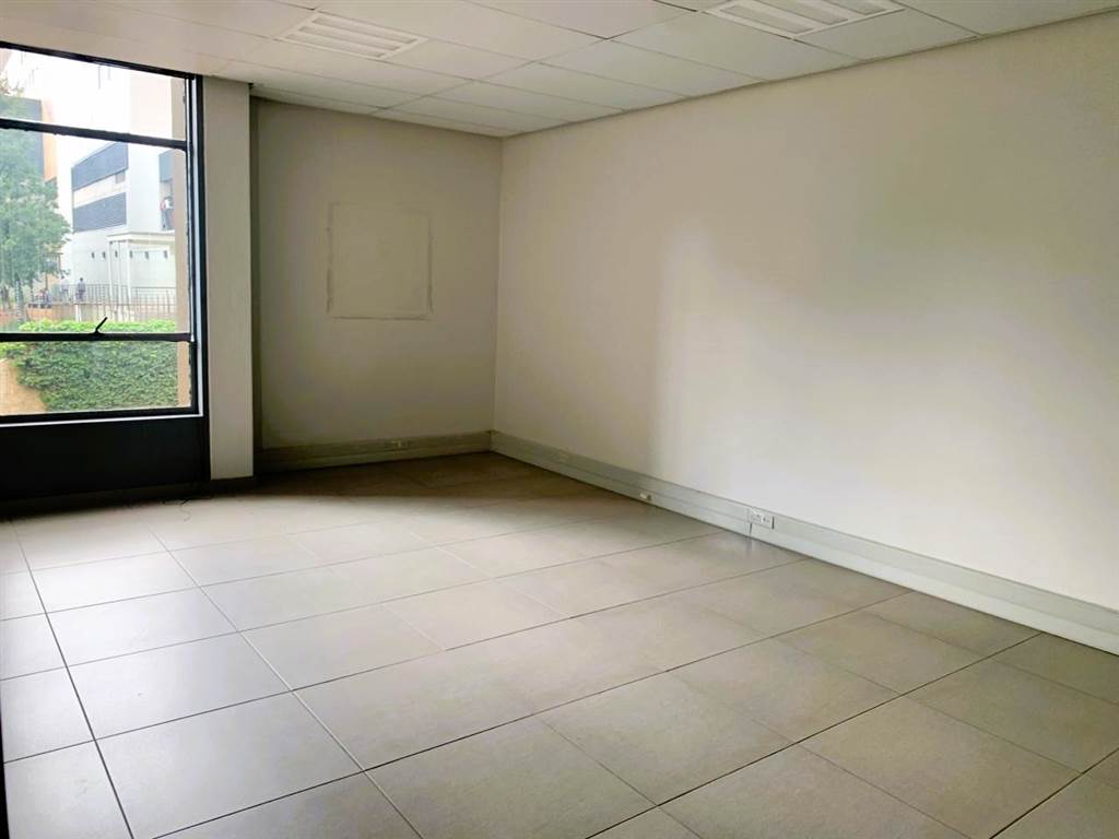 216  m² Office Space in Rosebank photo number 22