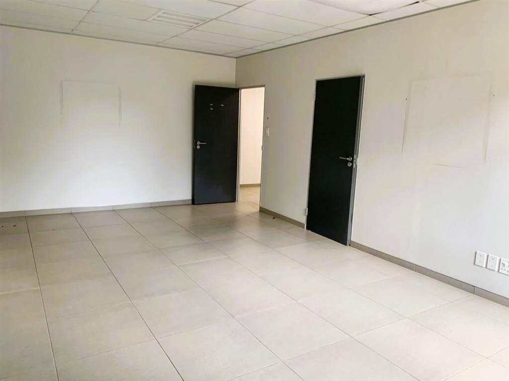 216  m² Office Space in Rosebank photo number 23