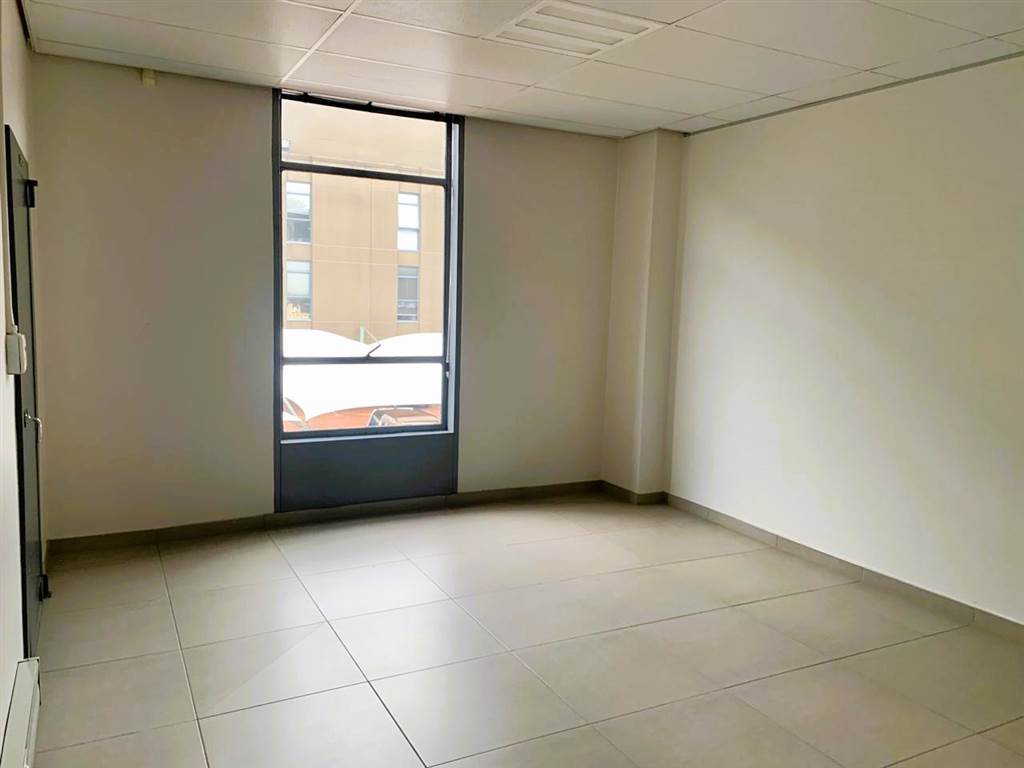 216  m² Office Space in Rosebank photo number 28