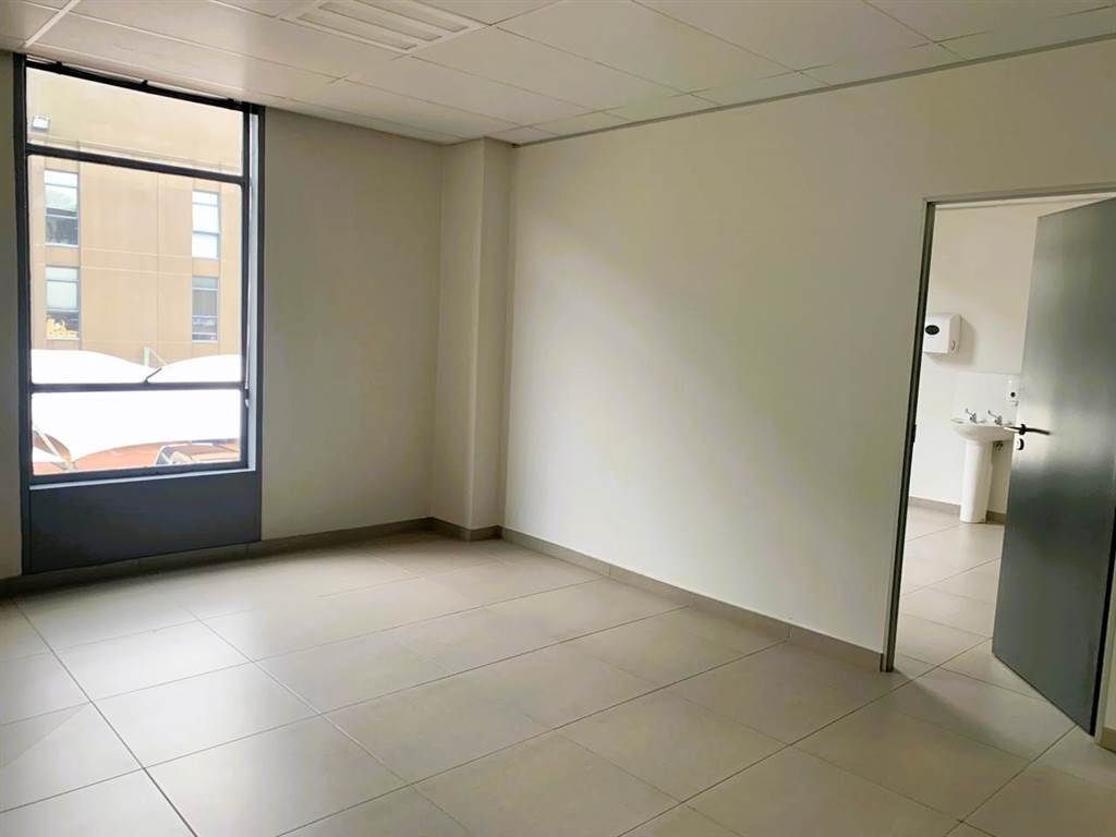 216  m² Office Space in Rosebank photo number 21