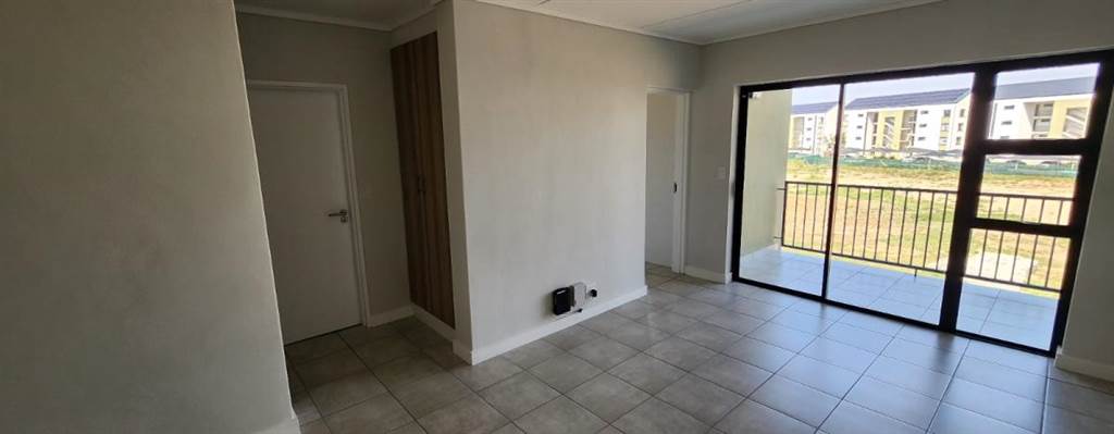 2 Bed Apartment in Silver Lakes photo number 2