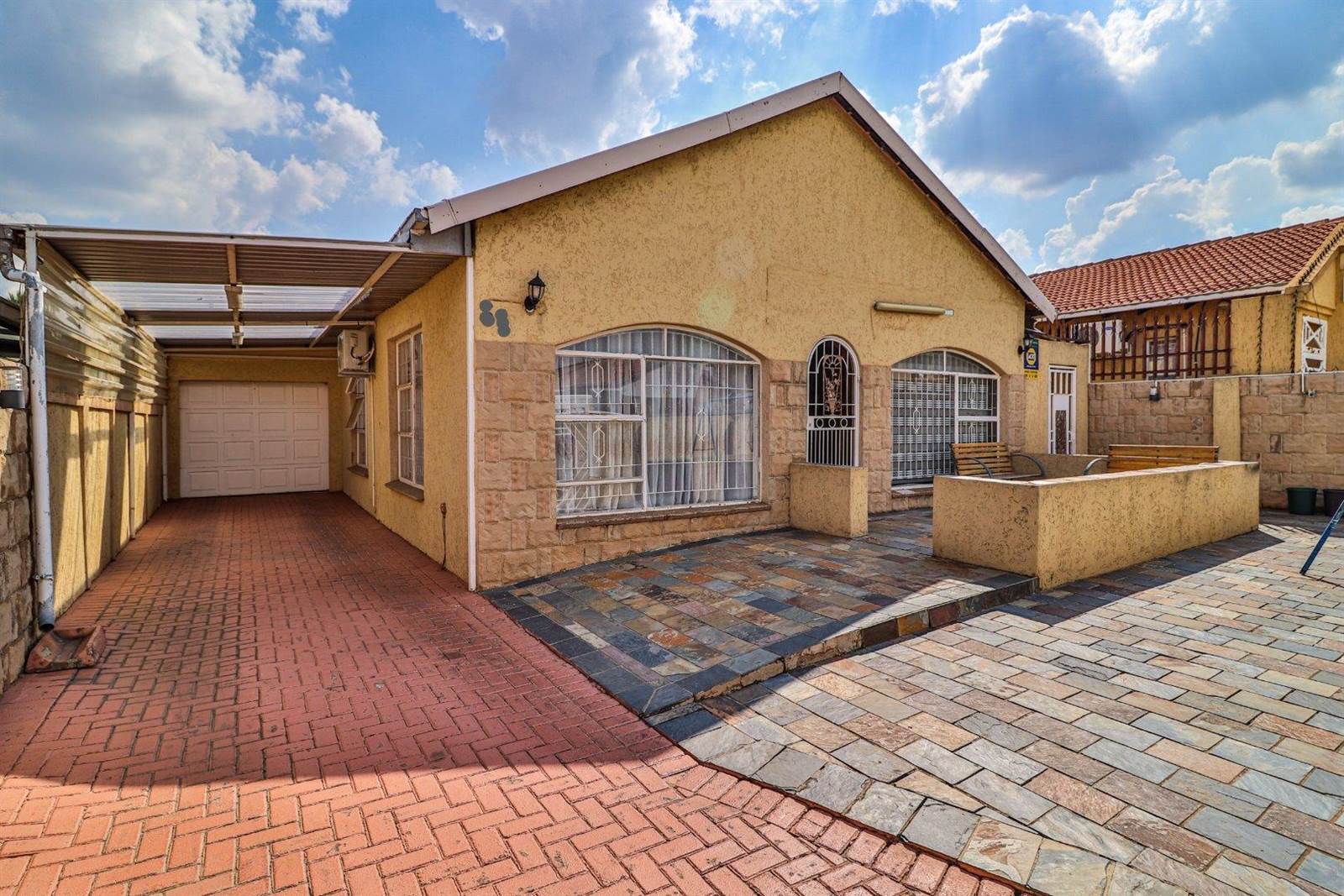 4 Bed House in Lenasia South photo number 3