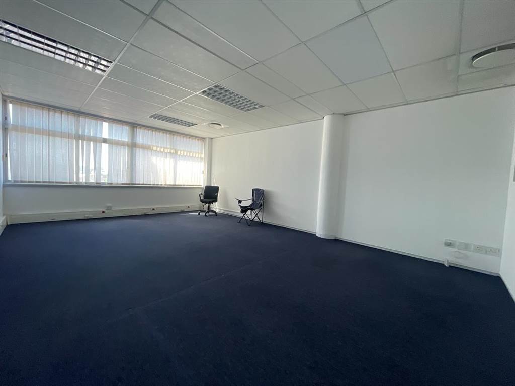 92.7  m² Commercial space in Milnerton Central photo number 16