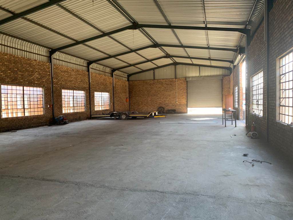 1270  m² Commercial space in Klarinet photo number 11