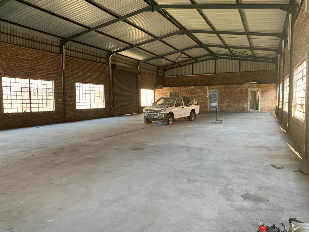 1270  m² Commercial space in Klarinet photo number 13