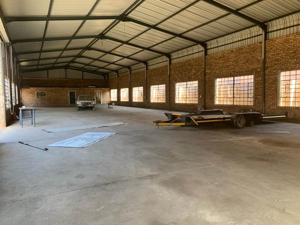 1270  m² Commercial space in Klarinet photo number 12