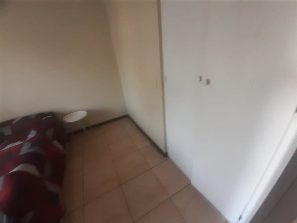 2 Bed Apartment in Pretoria North photo number 9