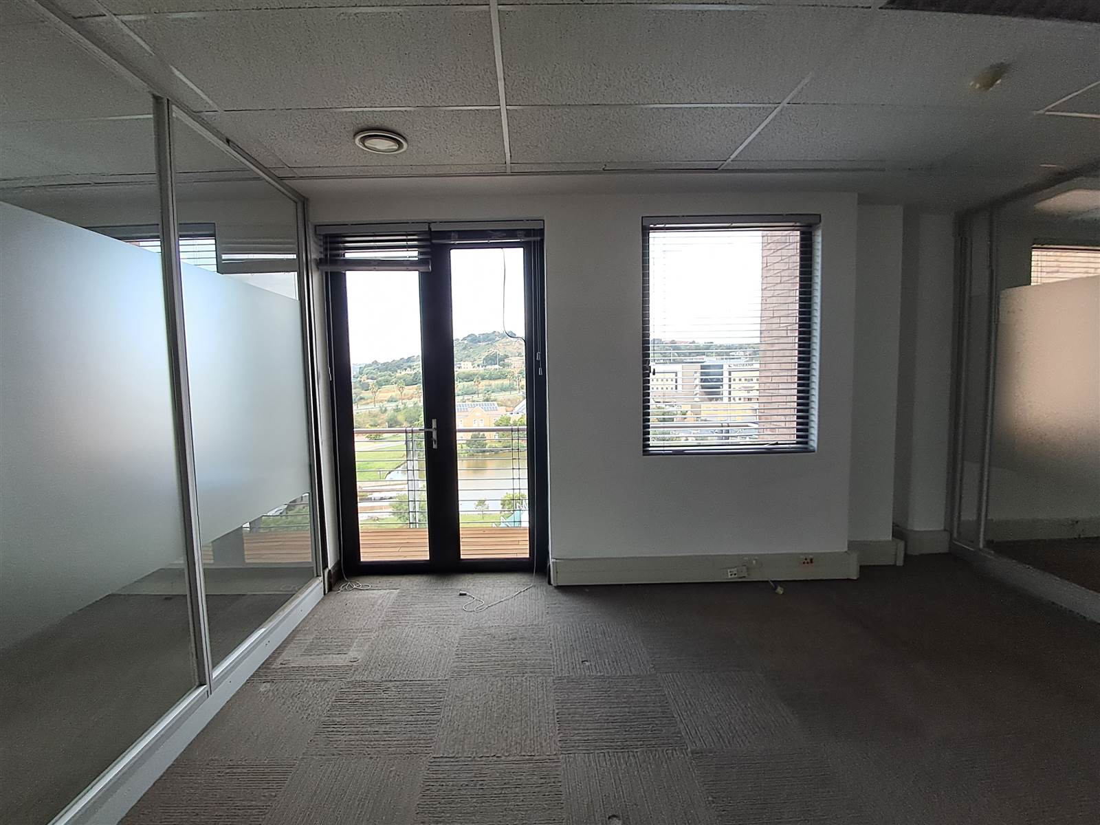 548  m² Commercial space in Constantia Kloof photo number 1