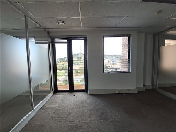 548  m² Commercial space