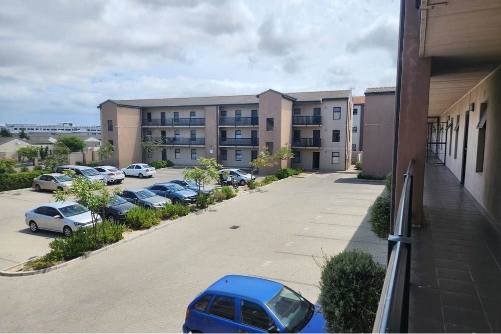 2 Bed Apartment in Parklands photo number 17