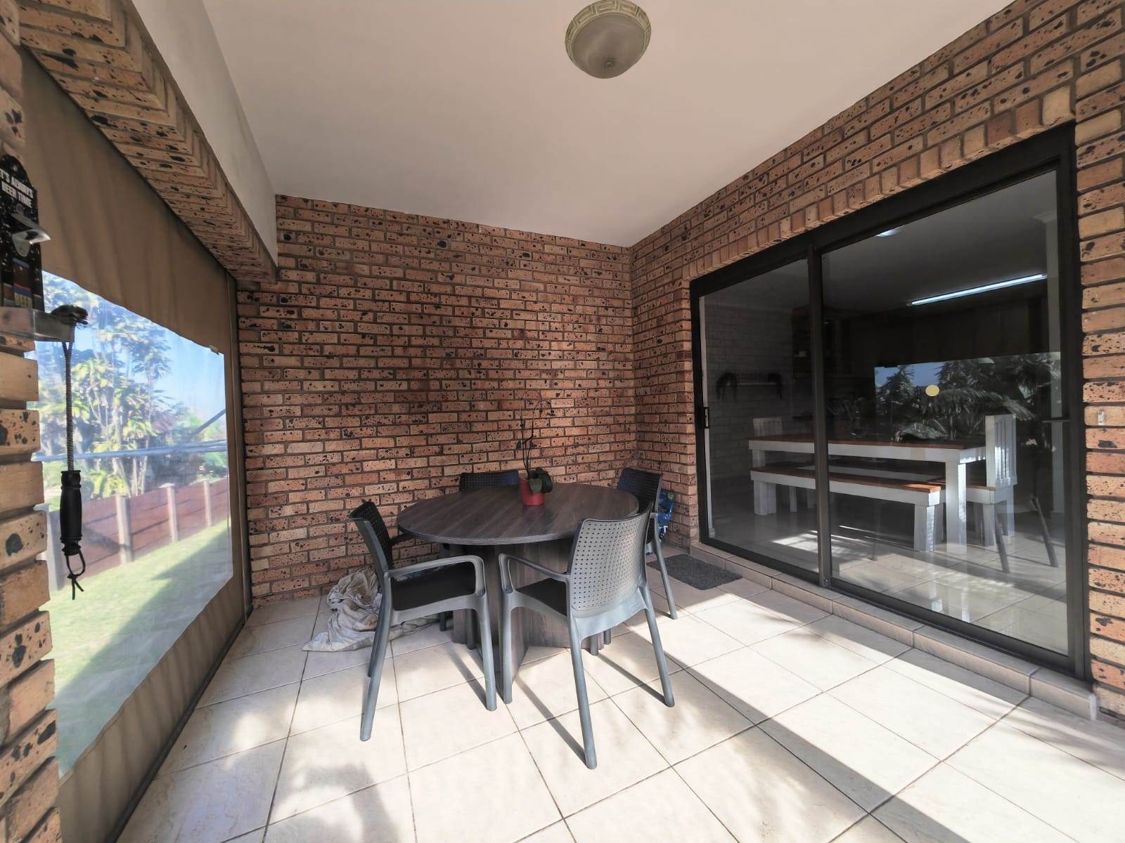 4 Bed Townhouse in Amanzimtoti photo number 22