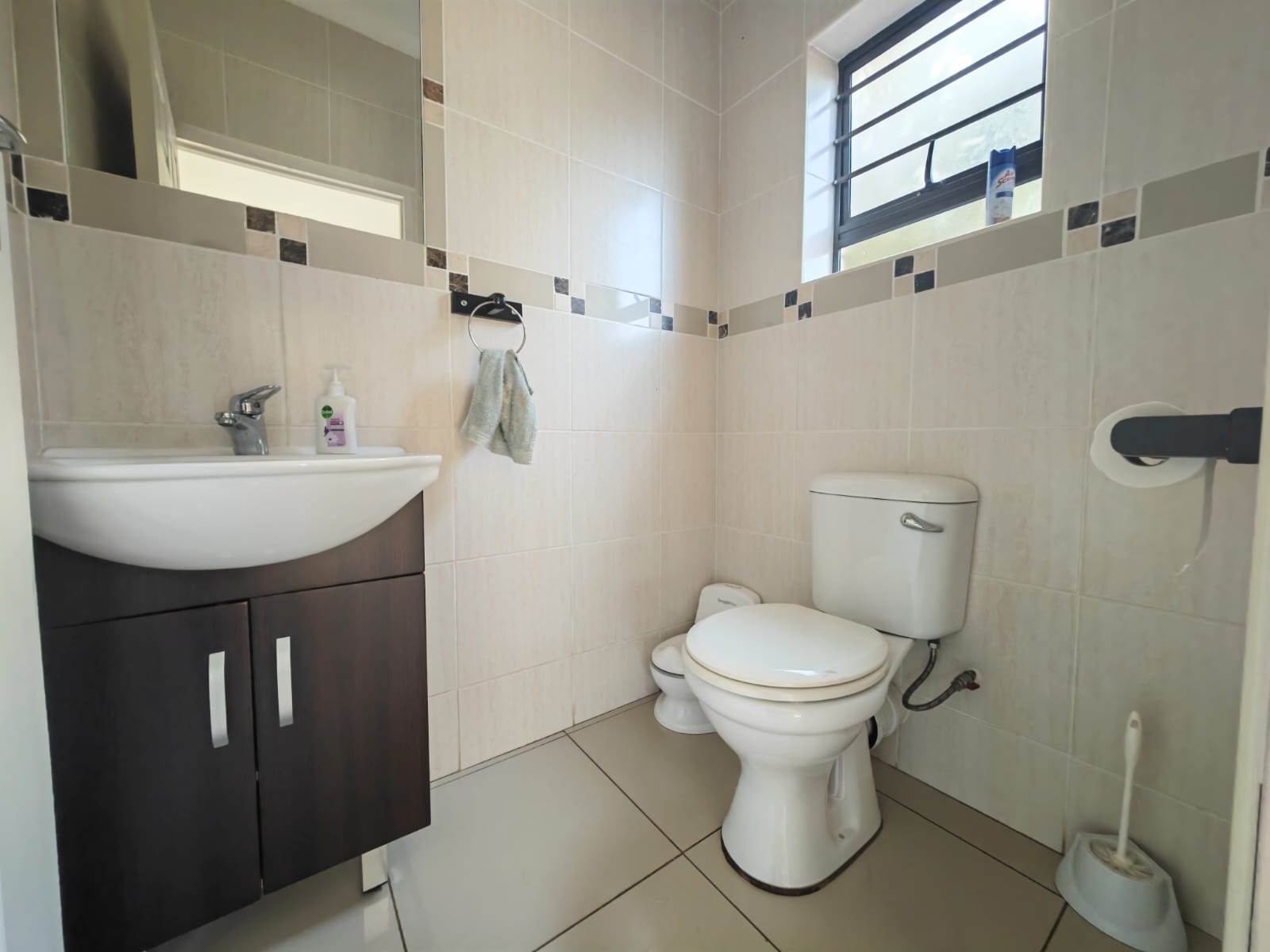 4 Bed Townhouse in Amanzimtoti photo number 21