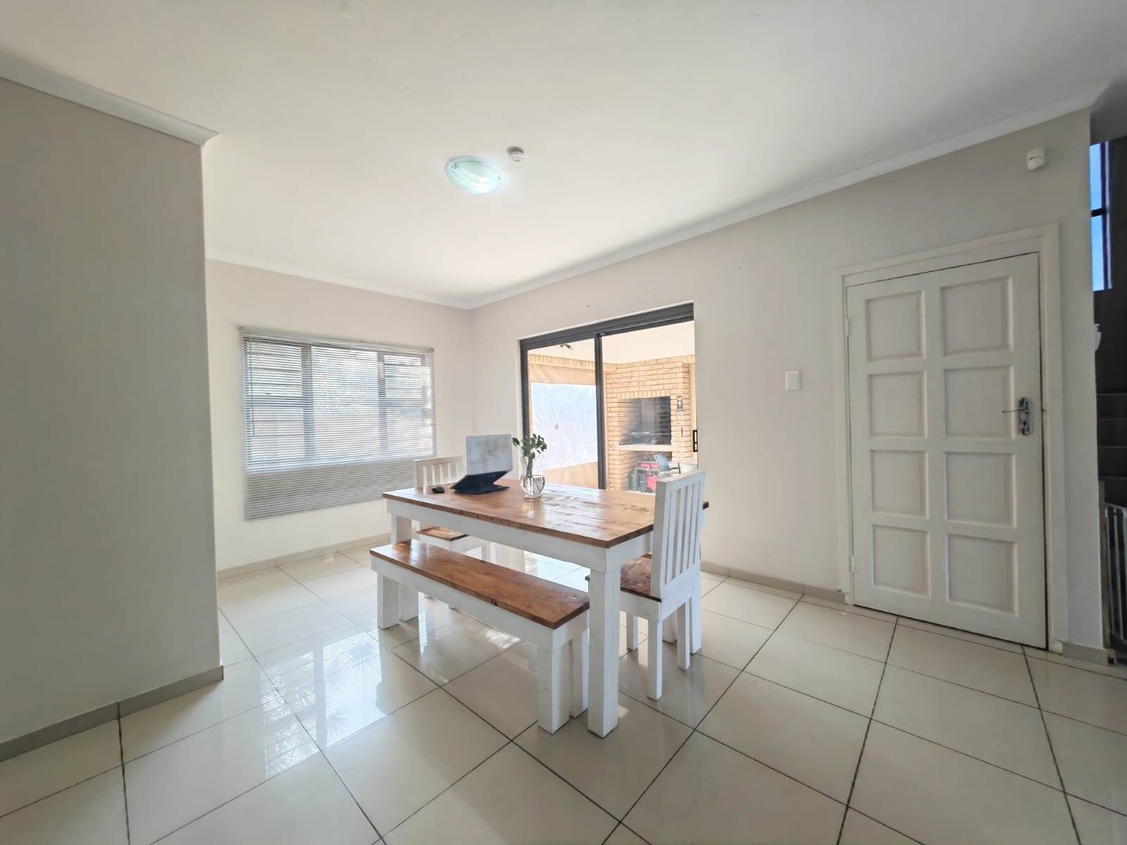 4 Bed Townhouse in Amanzimtoti photo number 13